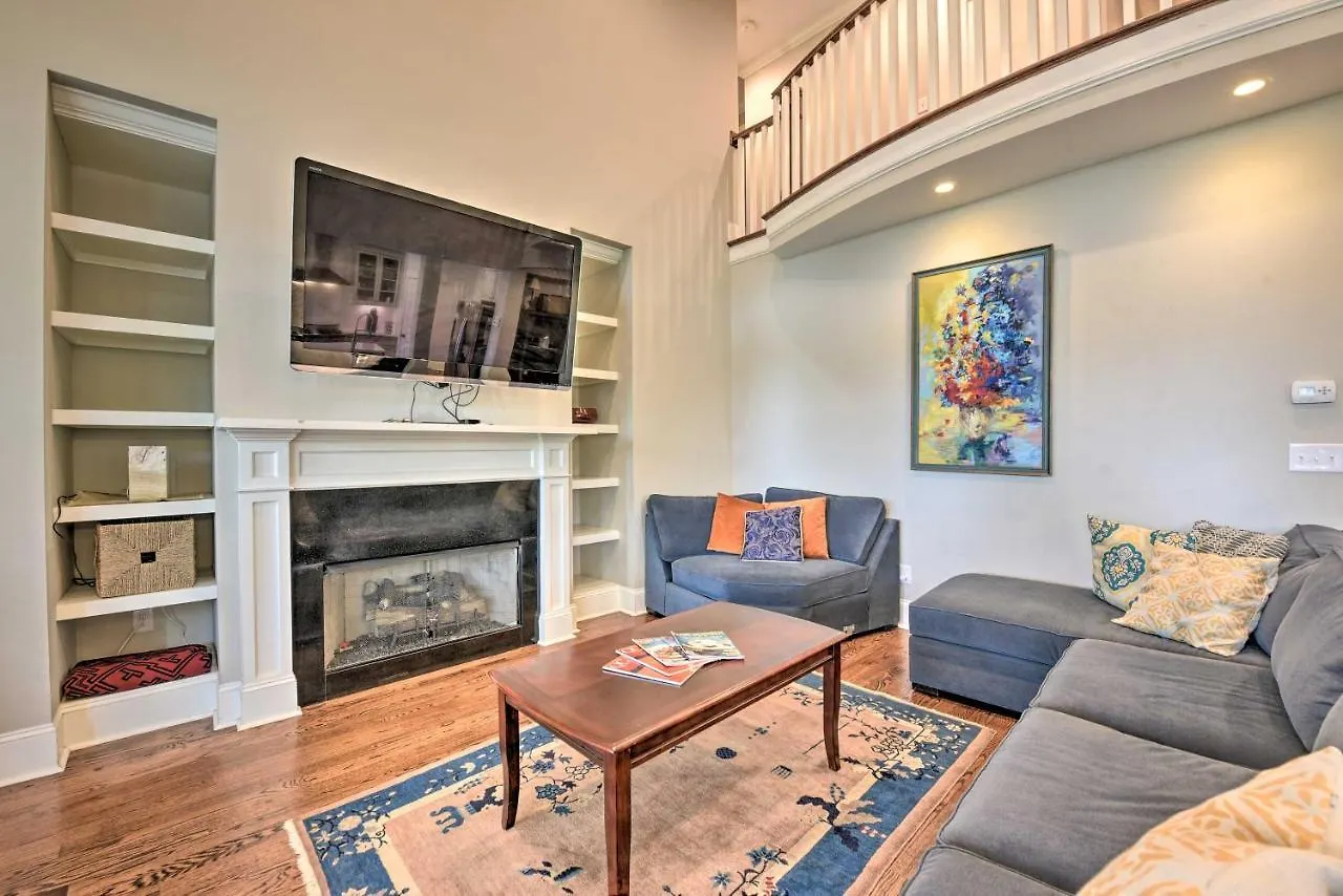 Charlotte Home With Deck In Noda District Near Unc!