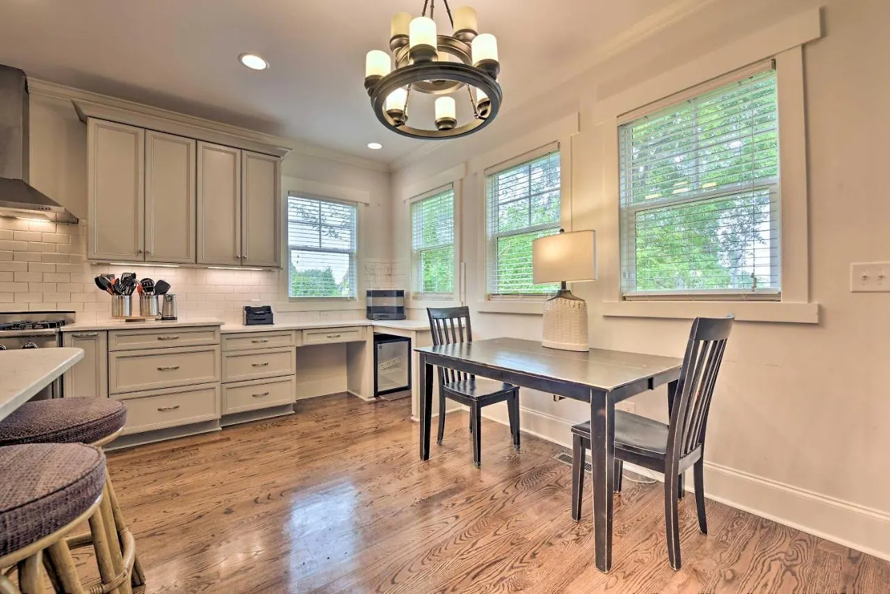 Charlotte Home With Deck In Noda District Near Unc! United States