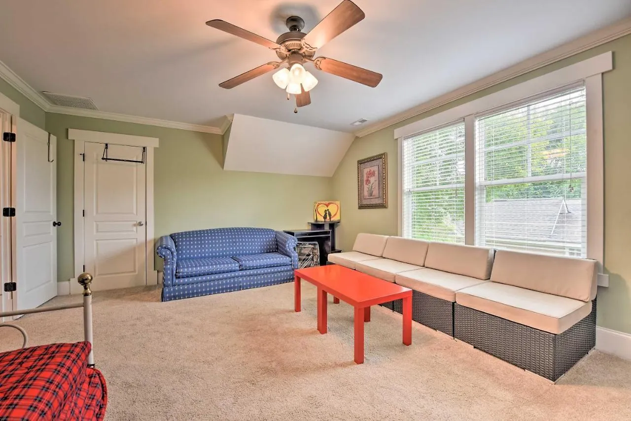 Charlotte Home With Deck In Noda District Near Unc! Holiday home