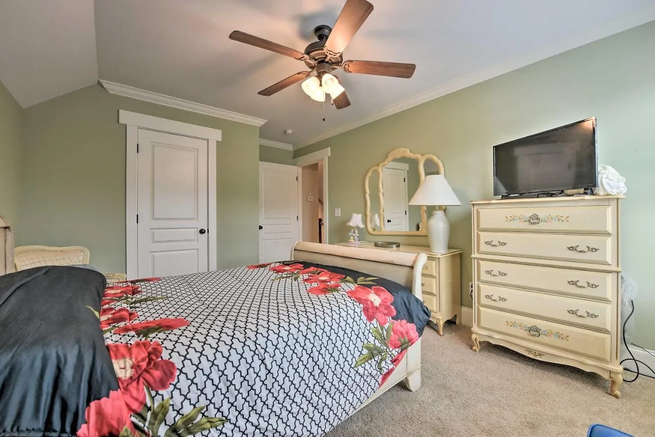 Holiday home Charlotte Home With Deck In Noda District Near Unc! United States