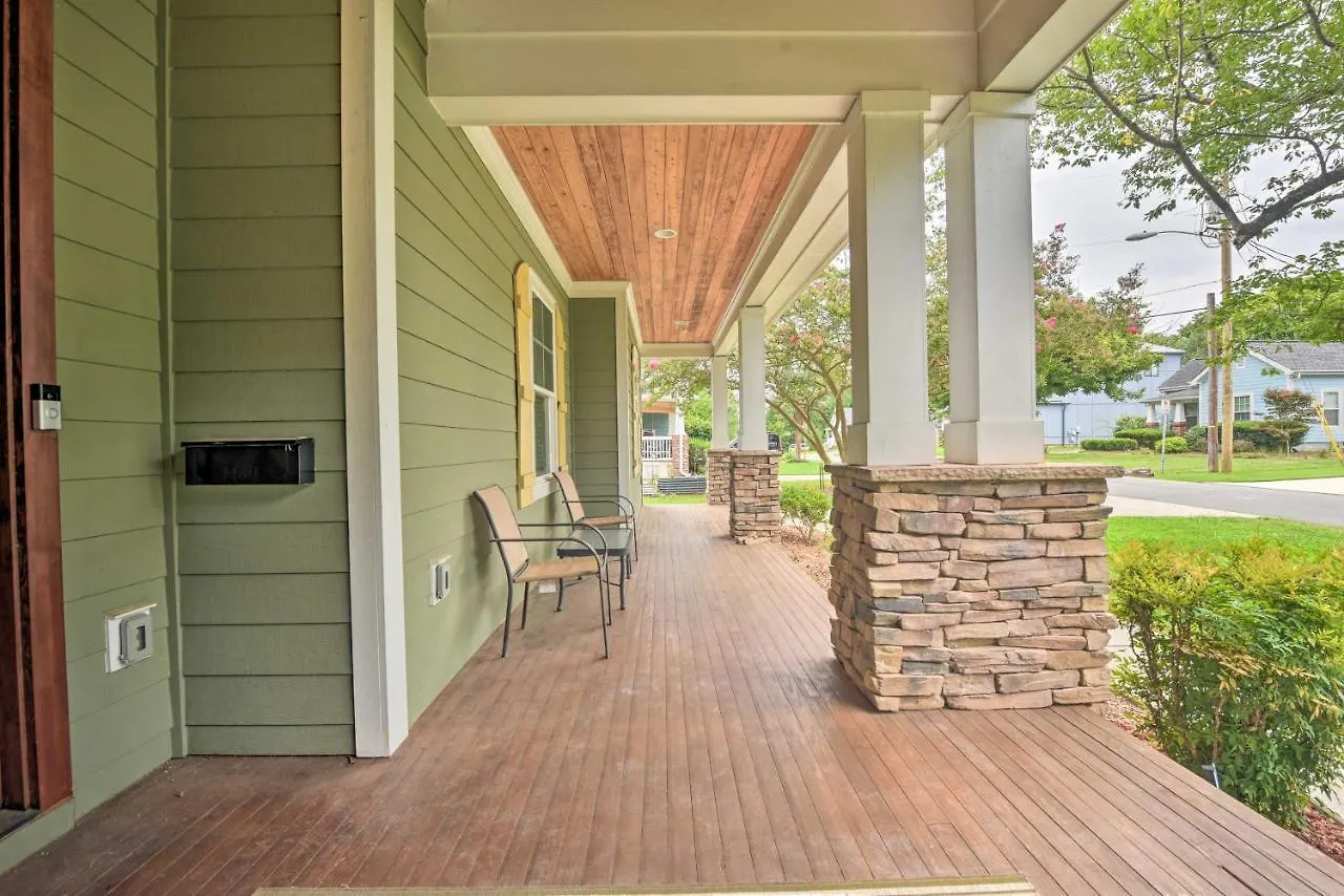 Charlotte Home With Deck In Noda District Near Unc!
