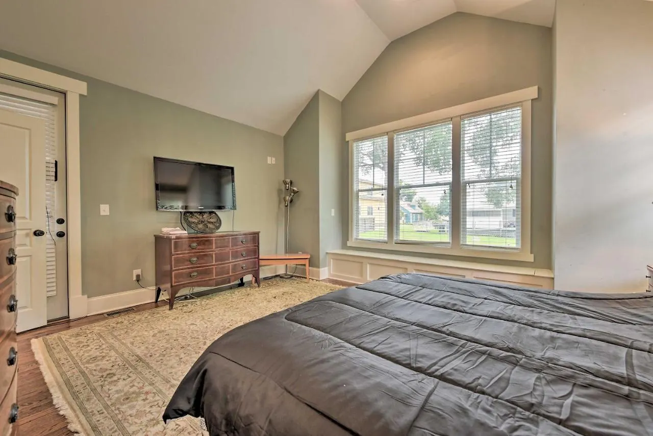 Charlotte Home With Deck In Noda District Near Unc!