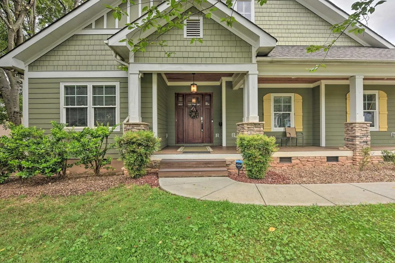 Charlotte Home With Deck In Noda District Near Unc! 0*,  United States