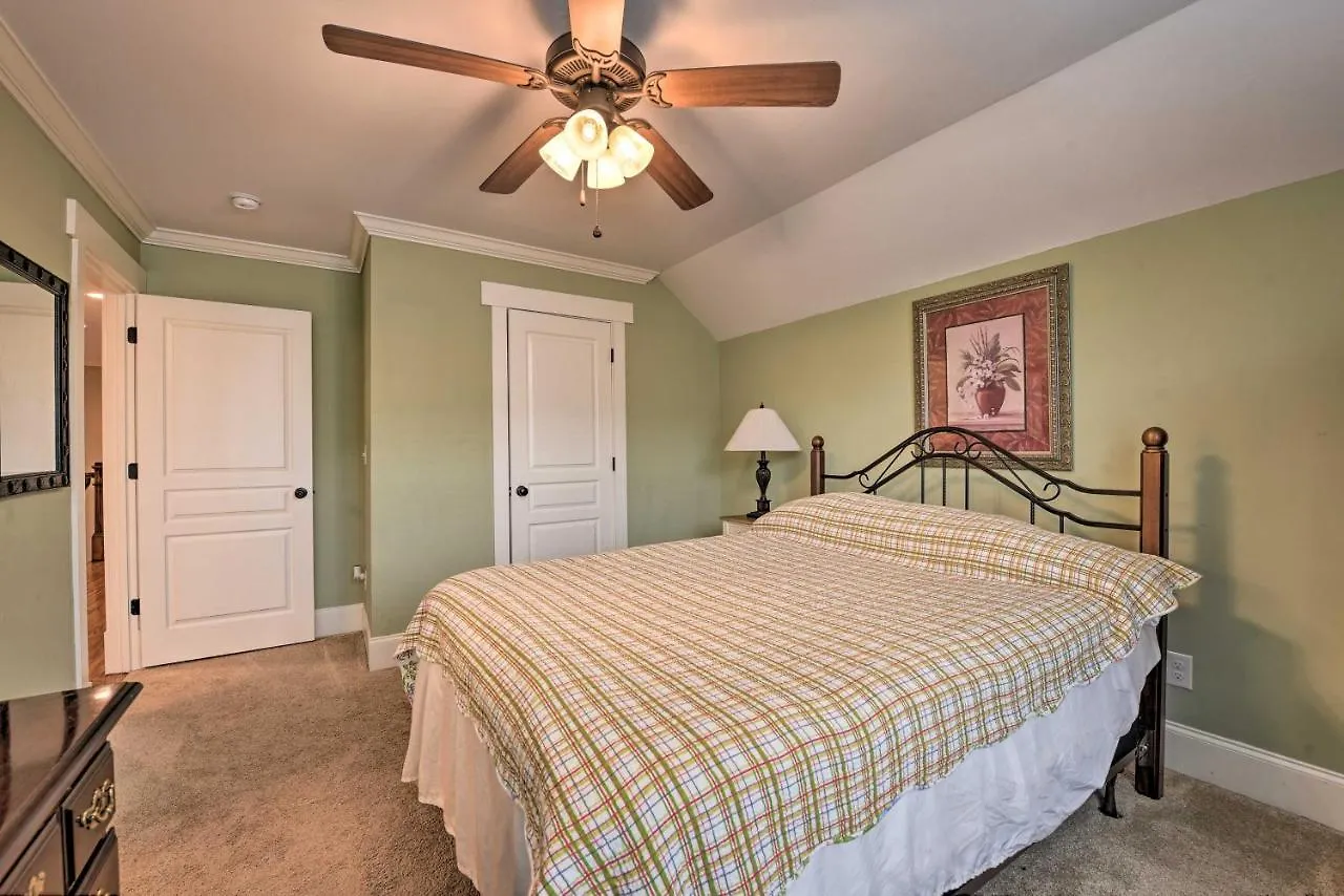 Charlotte Home With Deck In Noda District Near Unc! 0*,